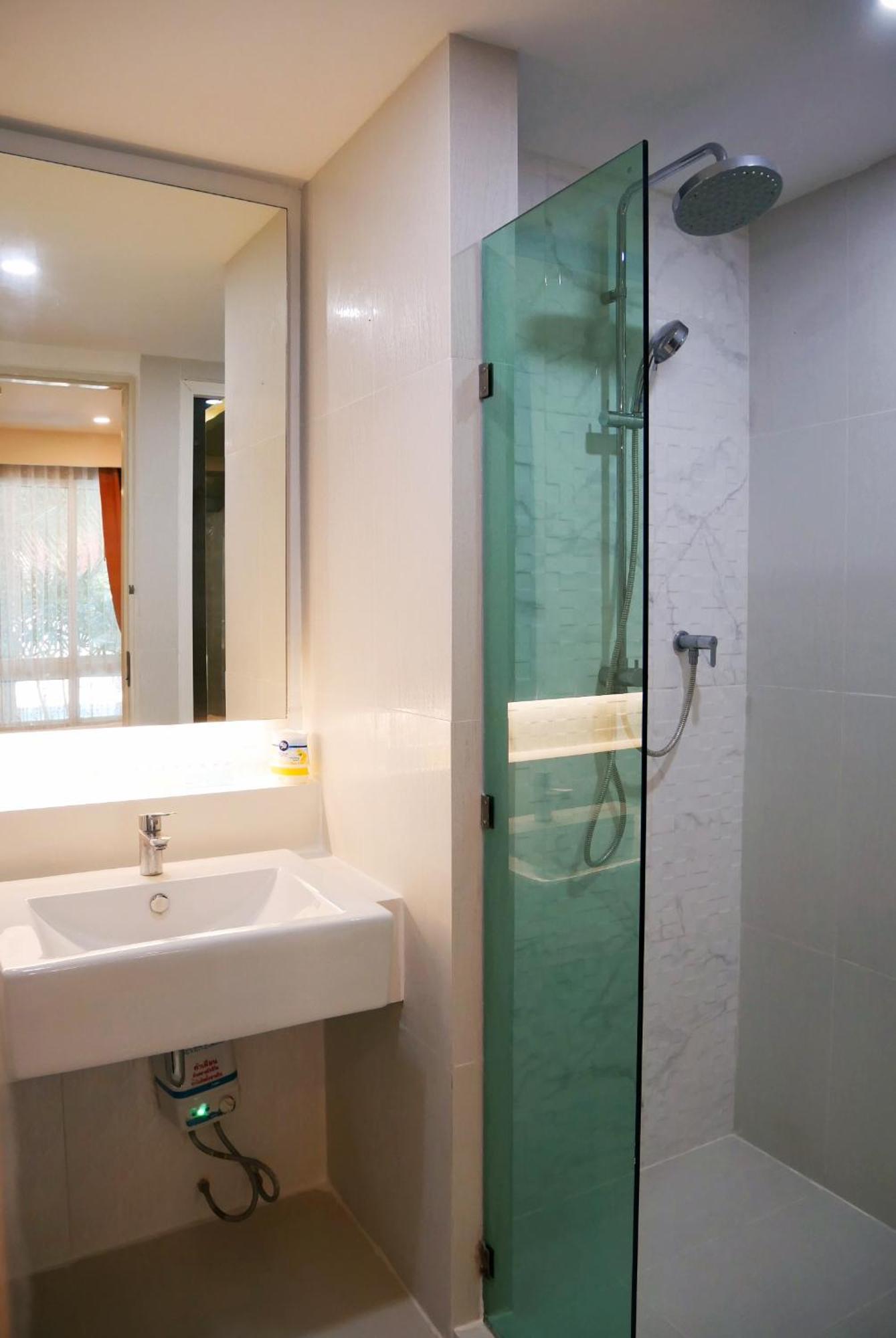 Seven Seas Pattaya Poolside Room ห้องติดสระ Pantai Jomtien Bagian luar foto